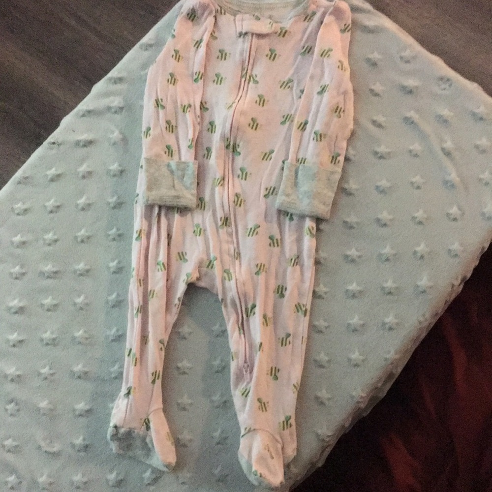 8/15 light pink bee zip down sleeper